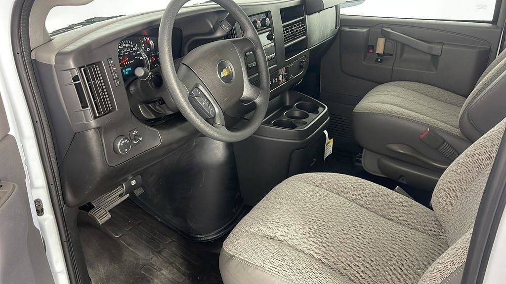 2025 Chevrolet Express Cargo 2500 photo 12