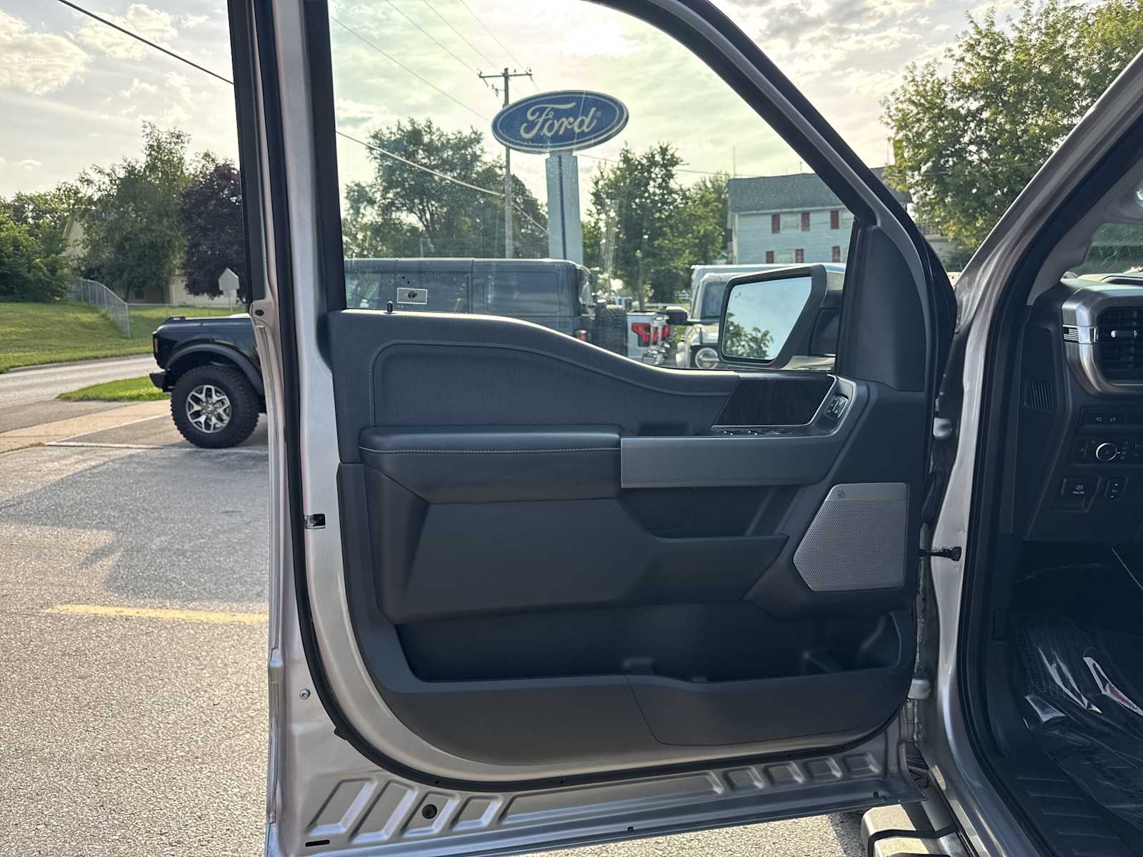 2022 Ford F-150 Lariat photo 18