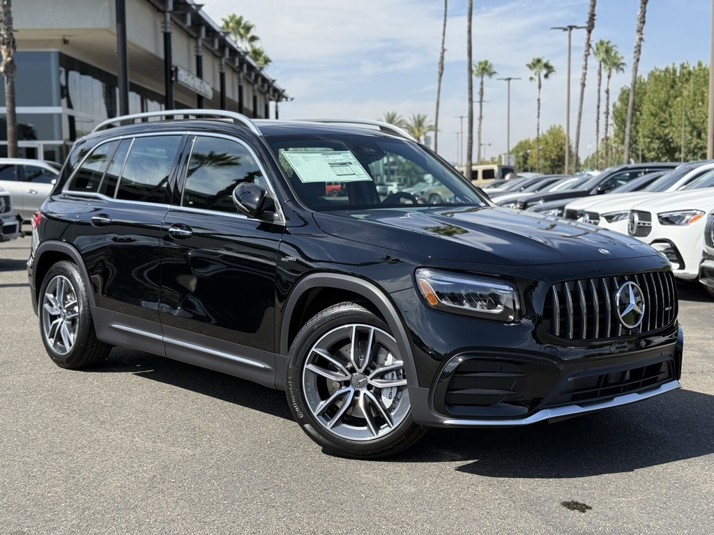 2026 Mercedes-Benz GLB AMG GLB 35's photo