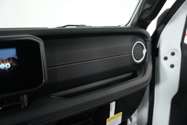 2025 Jeep Gladiator Sport photo 14
