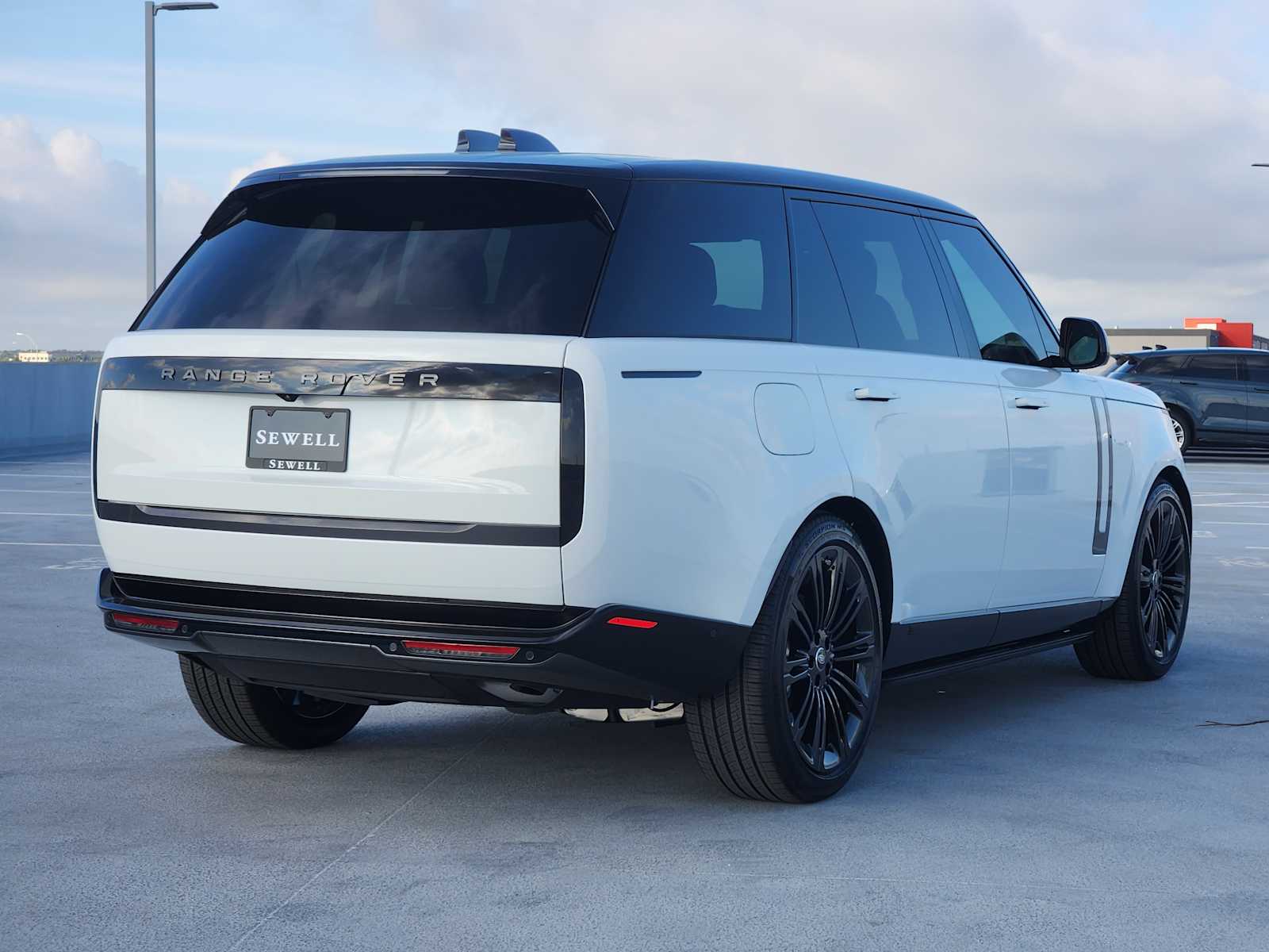 2025 Land Rover Range Rover SE photo 4