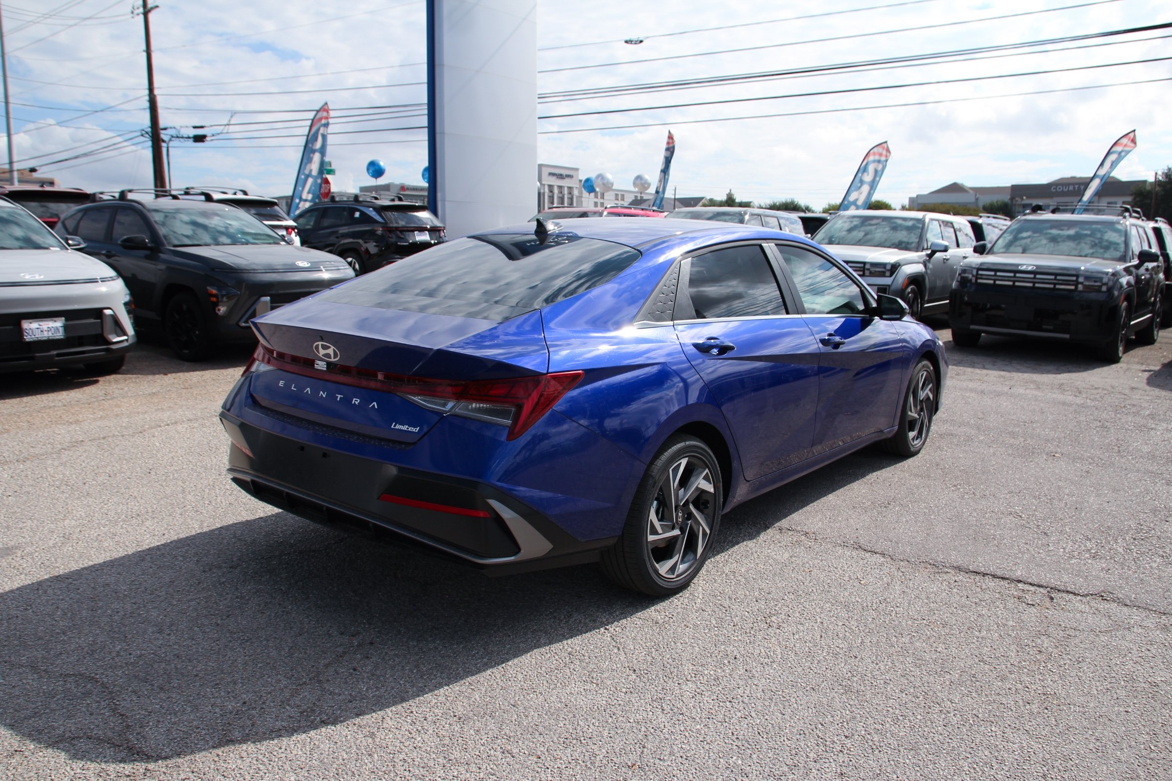 2025 Hyundai Elantra Limited photo 4