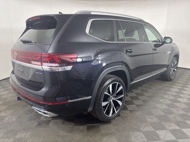 2024 Volkswagen Atlas SEL Premium R-Line photo 3