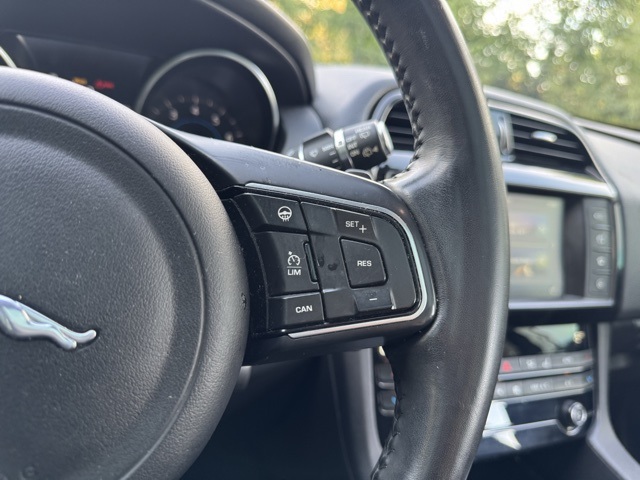 2018 Jaguar F-PACE Premium photo 28