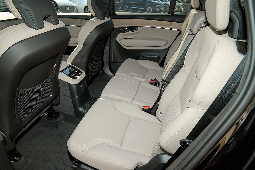 2026 VOLVO XC90 - Image 19