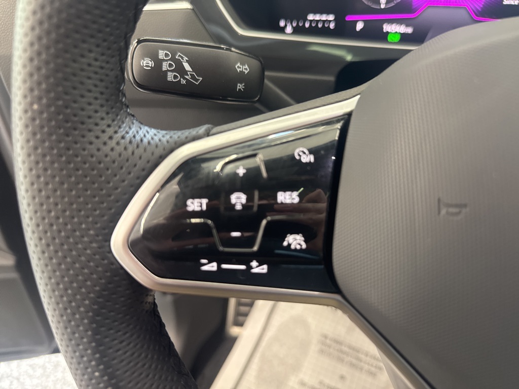 2024 Volkswagen Tiguan SE R-Line Black photo 15