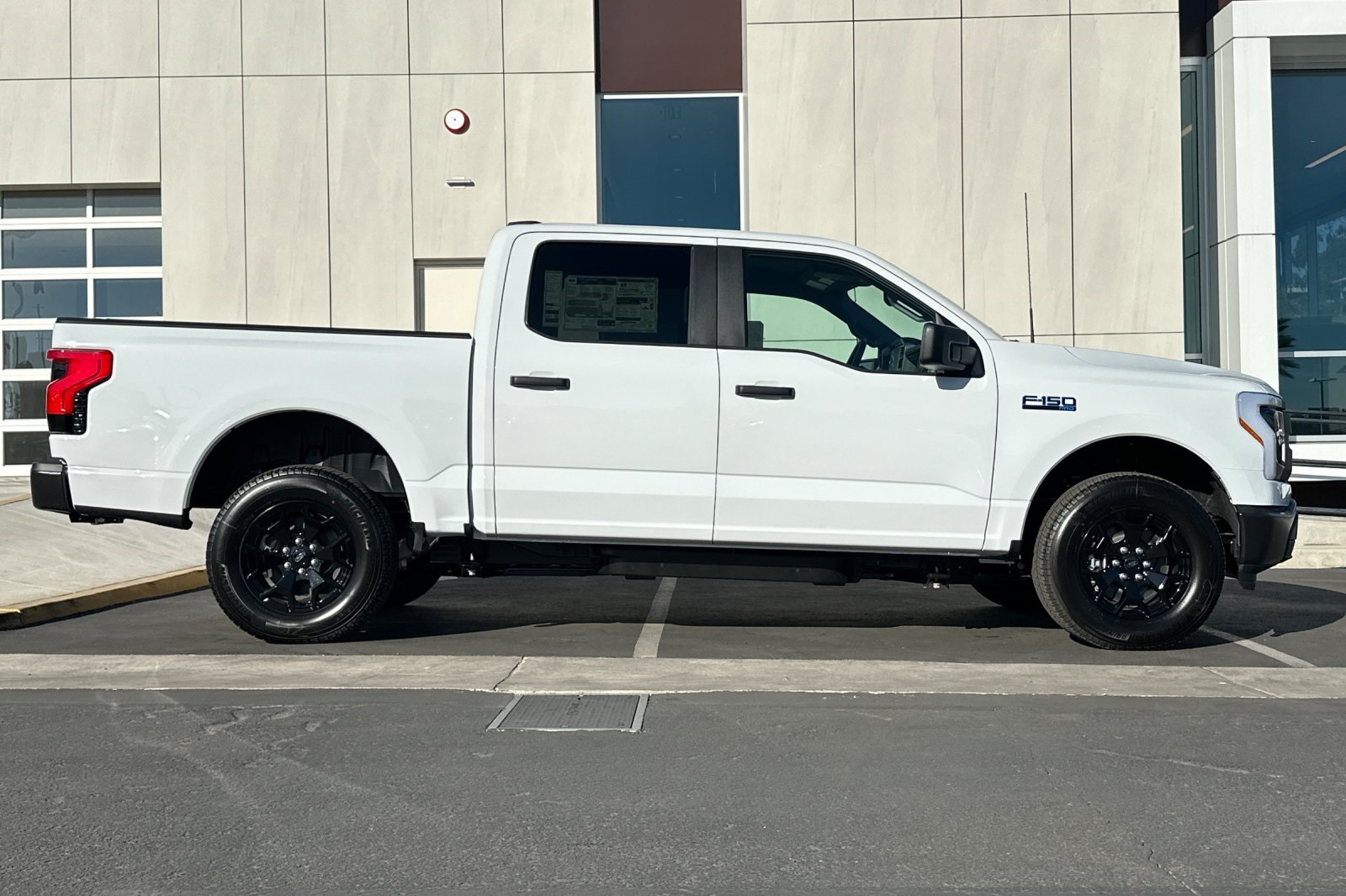 2025 Ford F-150 Lightning photo 2