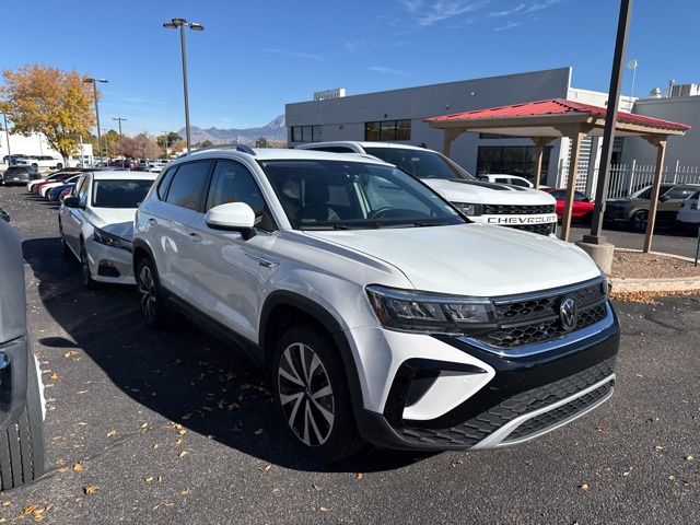 2024 Volkswagen Taos SE photo 2