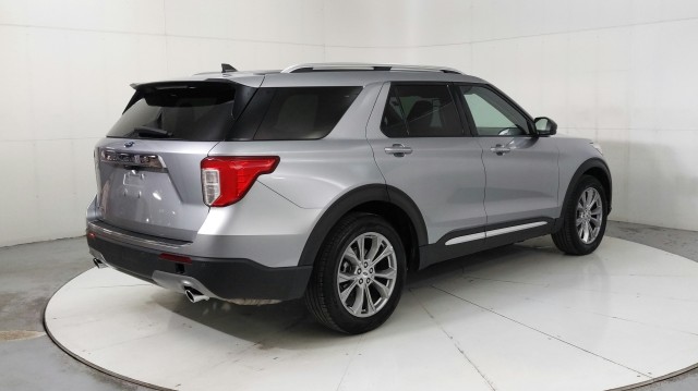 Used 2023 SILVER Ford Limited image 5