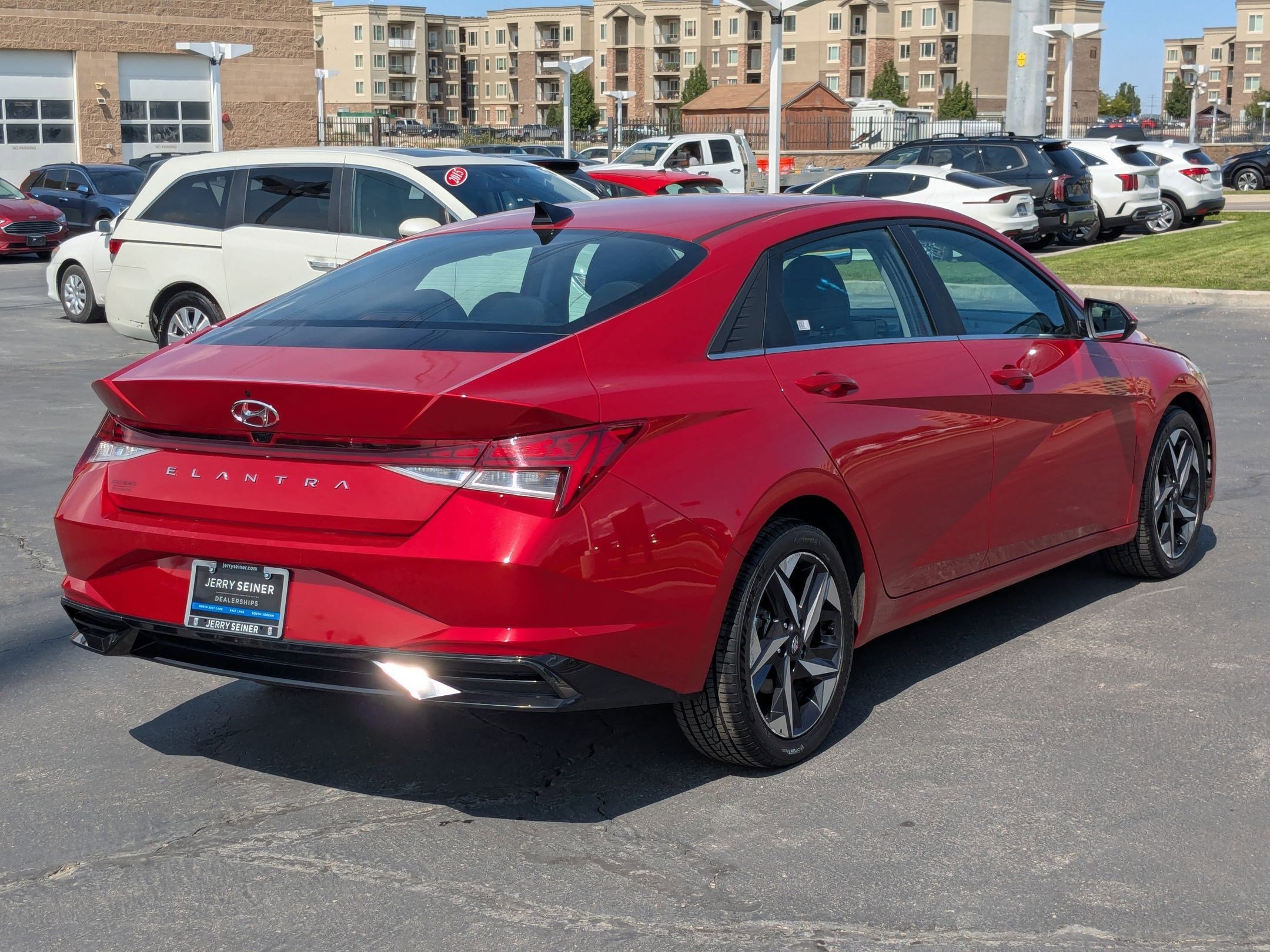 2022 Hyundai Elantra SEL photo 5