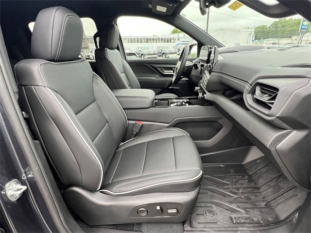 2025 Chevrolet Silverado EV LT photo 18
