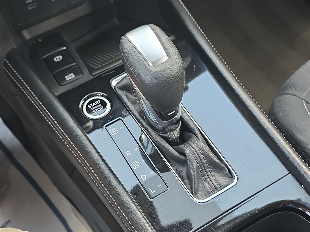 2024 Nissan Kicks SV photo 24
