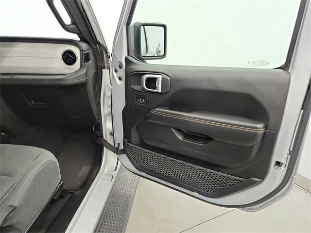 2024 Jeep Wrangler Sahara photo 30