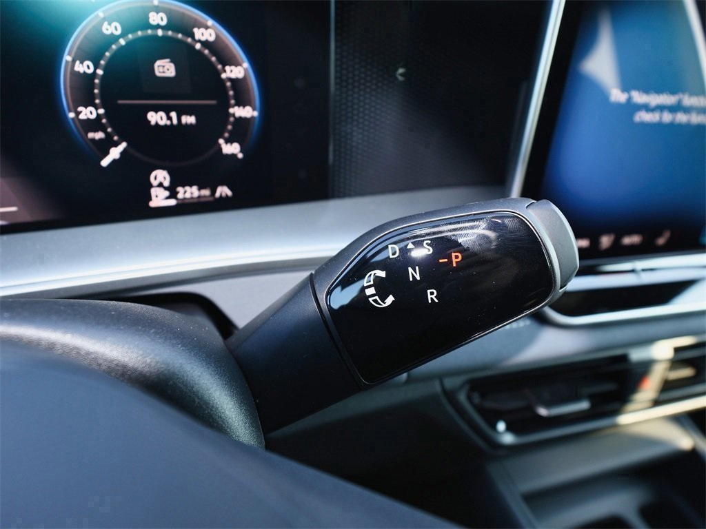 2025 Volkswagen Tiguan SE R-Line Black photo 24