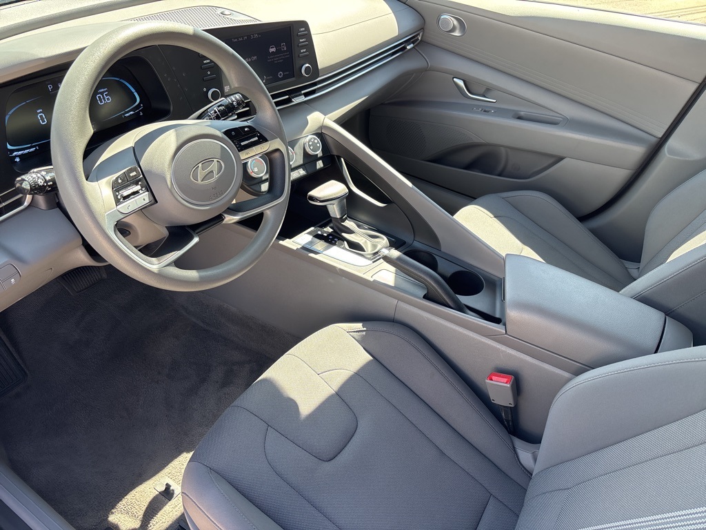 2024 Hyundai Elantra SE photo 8