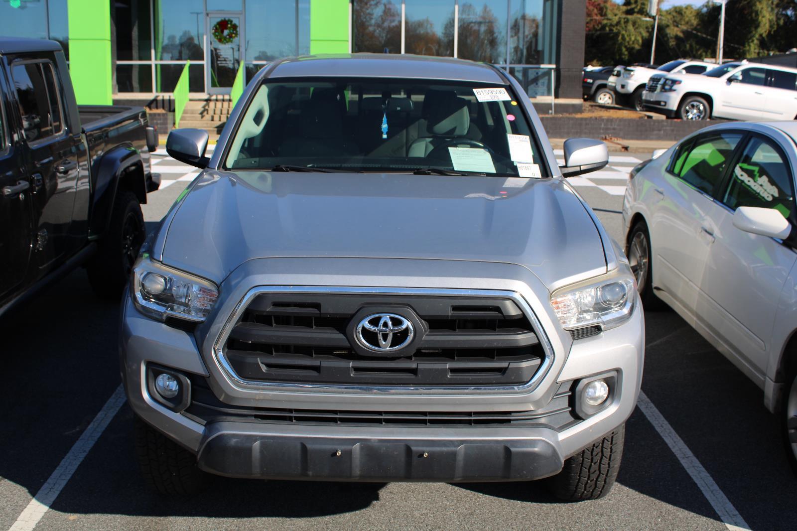 2017 Toyota Tacoma SR5 photo 2