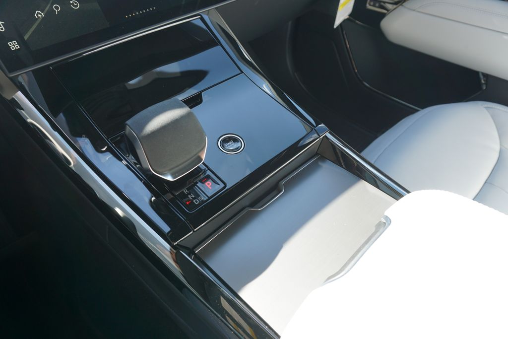 2025 Land Rover Range Rover Sport SE photo 13