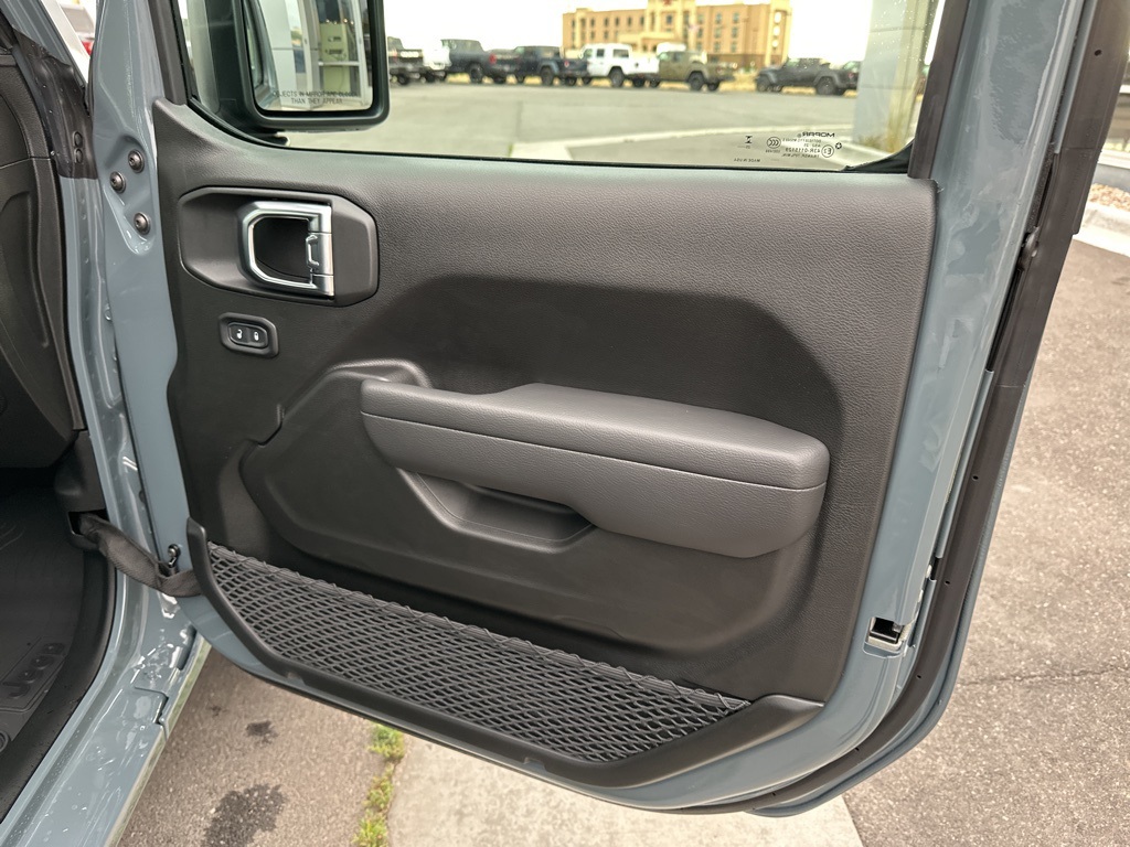 2025 Jeep Wrangler Sport photo 35