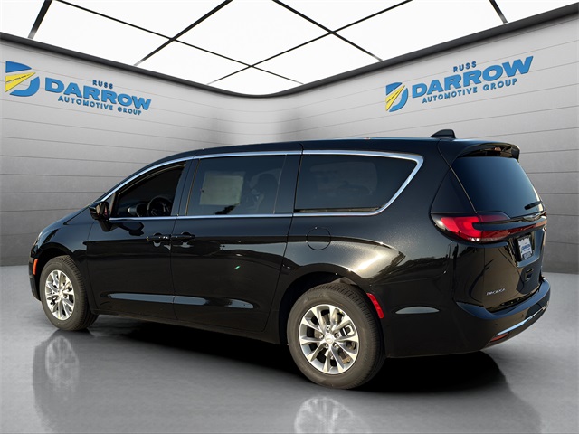 2026 Chrysler Pacifica photo 3