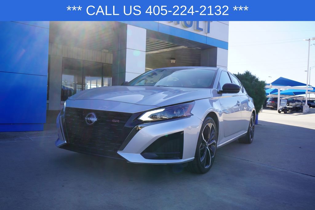 2024 Nissan Altima SR's photo