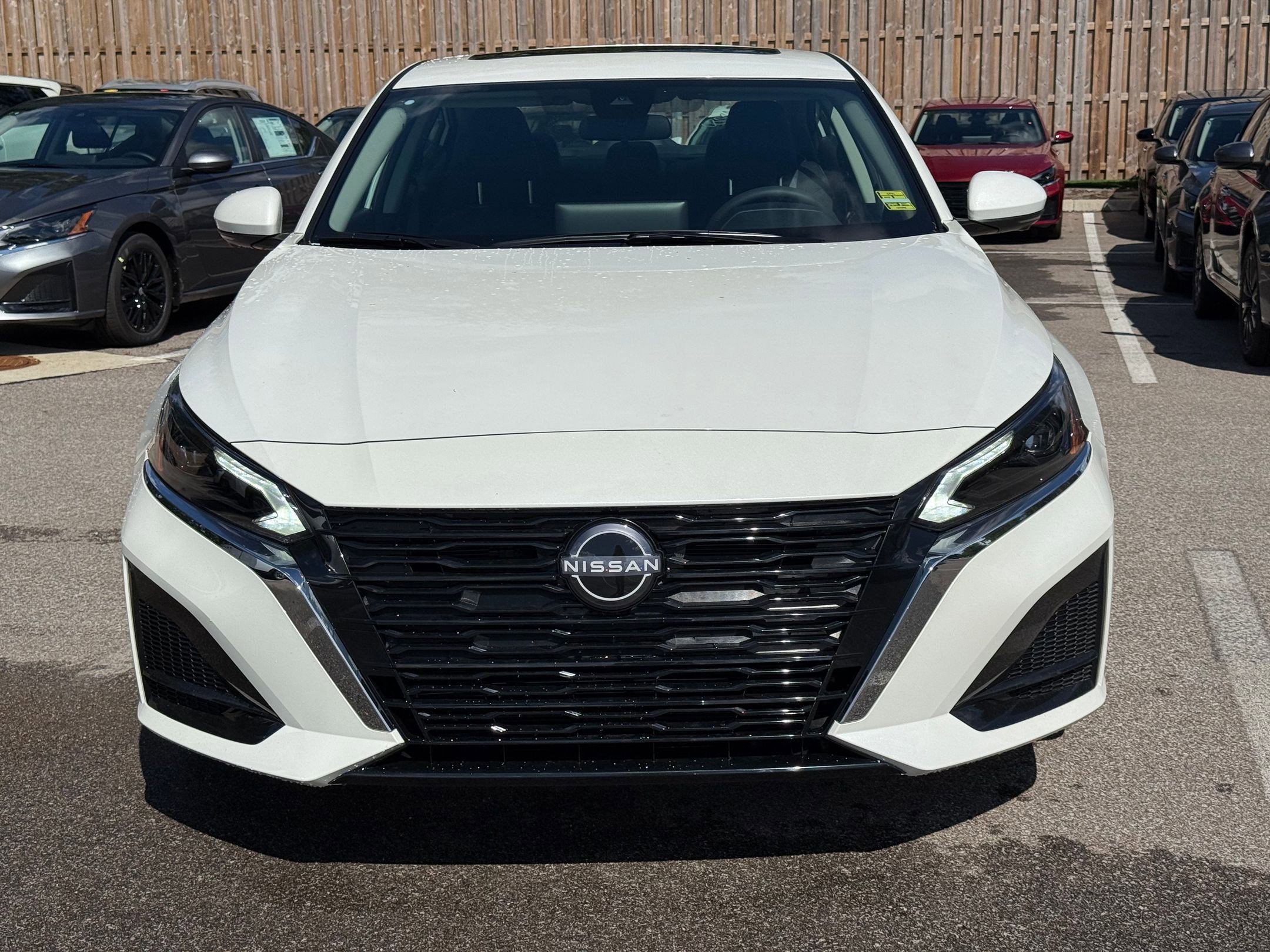 2025 Nissan Altima SL photo 5