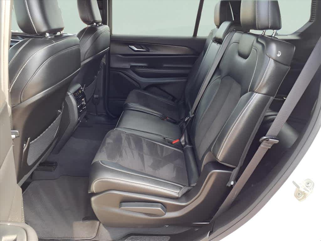 2023 Jeep Grand Cherokee Altitude photo 21
