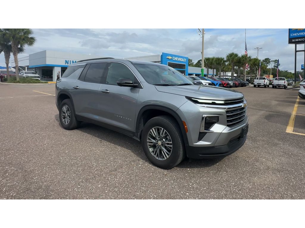 2024 Chevrolet Traverse photo 2