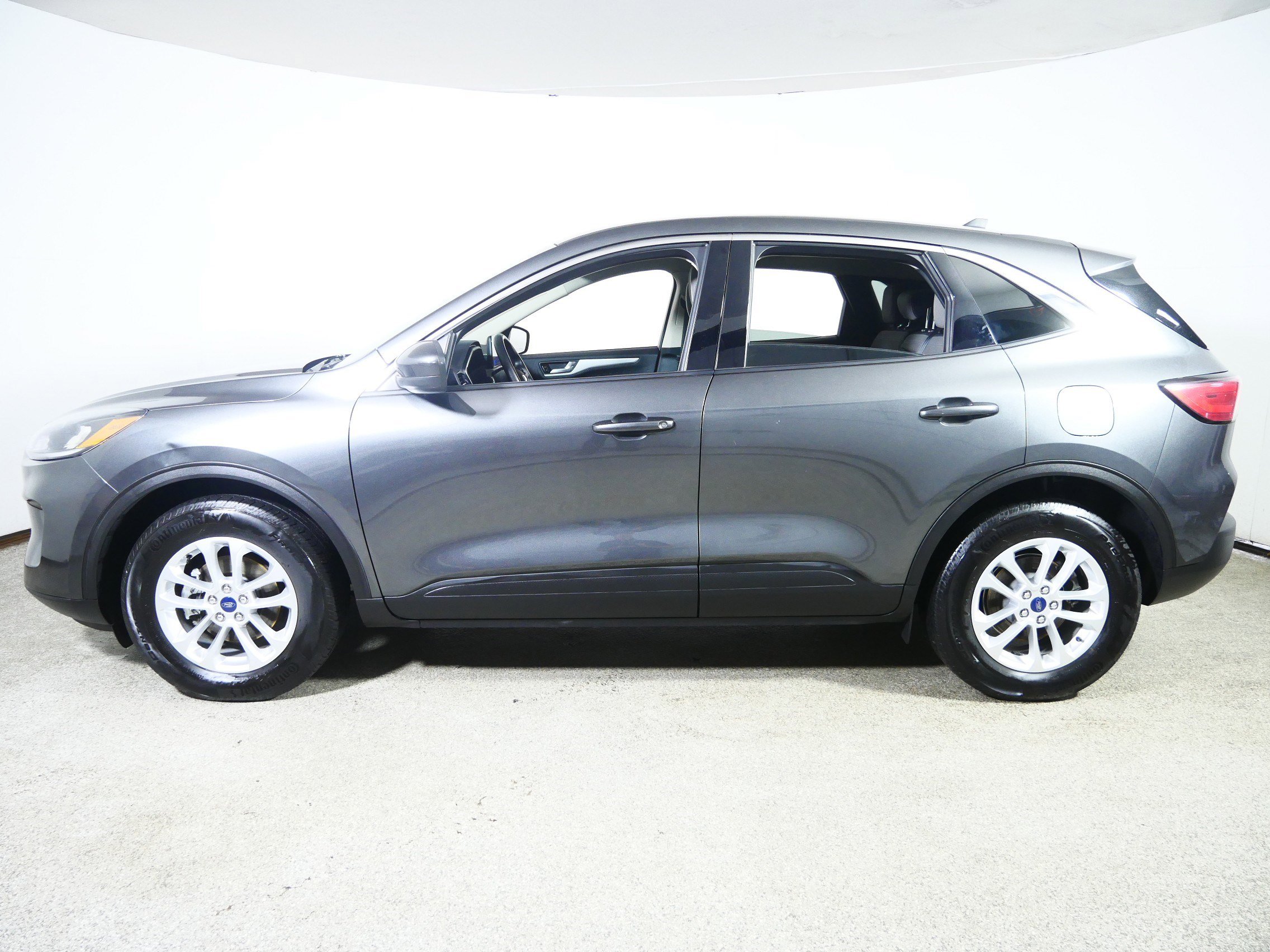 2020 Ford Escape SE photo 2