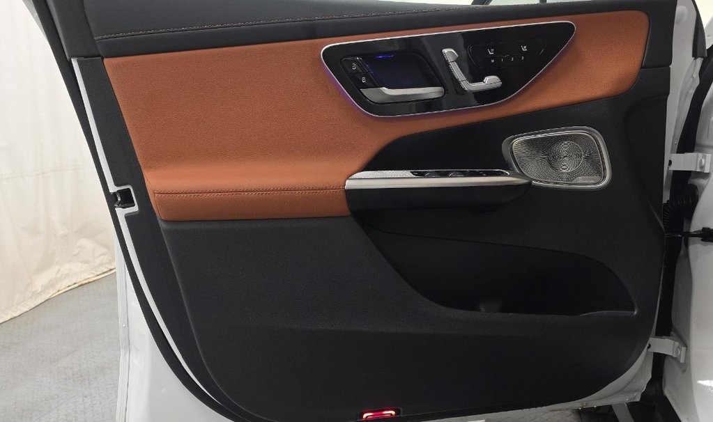 2024 Mercedes Benz GLC 300 photo 9