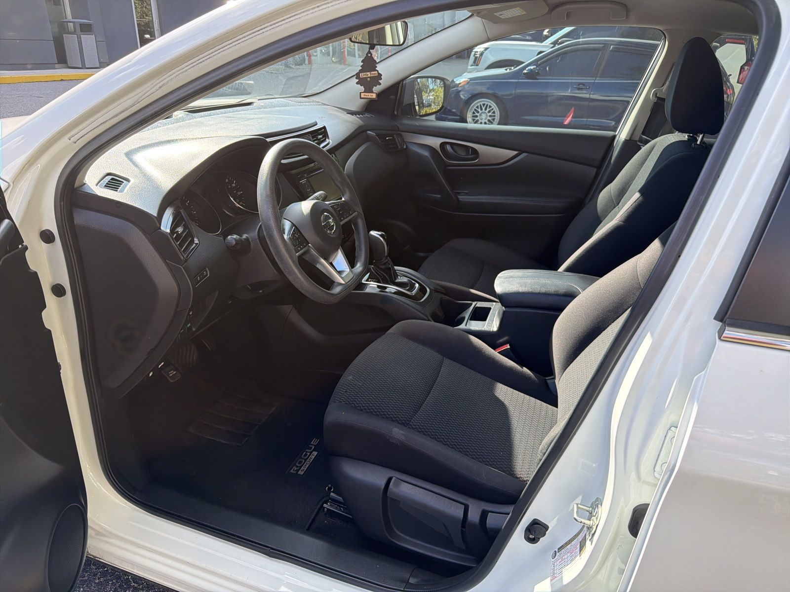 2020 Nissan Rogue Sport S photo 3