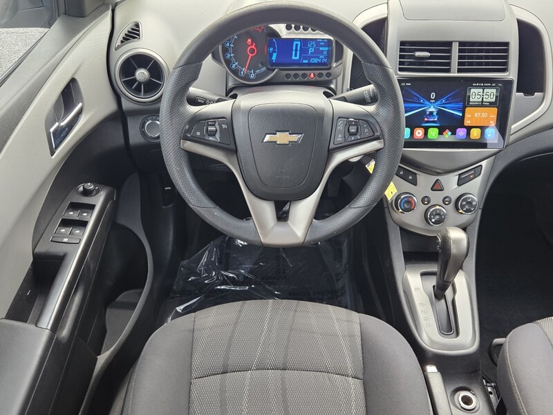 2013 Chevrolet Sonic LT photo 11