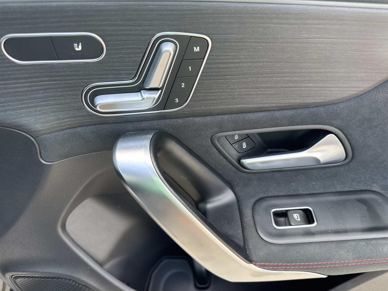 2025 Mercedes Benz CLA 250 photo 13