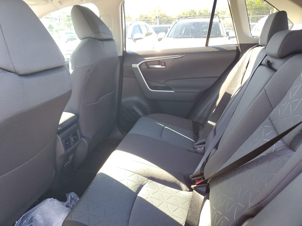 2025 Toyota RAV4 Hybrid XLE photo 15