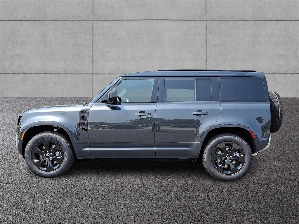 2025 Land Rover Defender 110 S photo 2