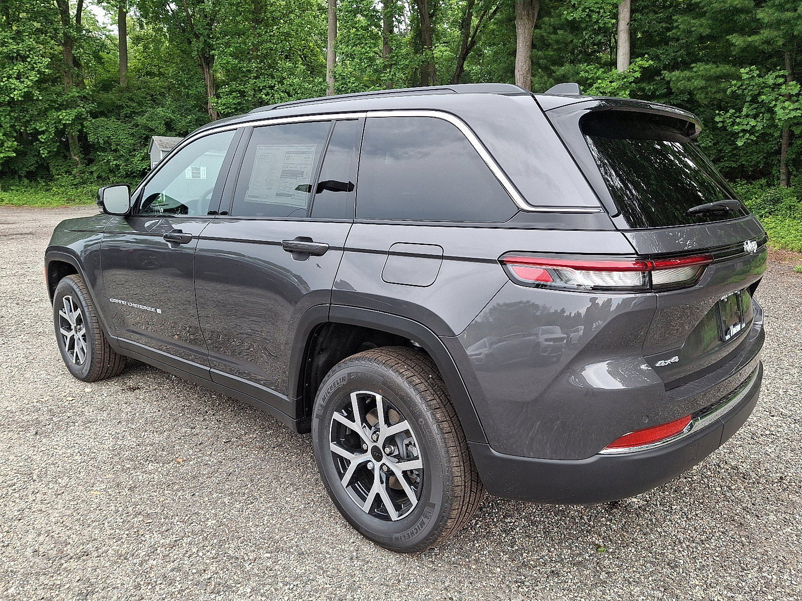 2025 Jeep Grand Cherokee Limited photo 3