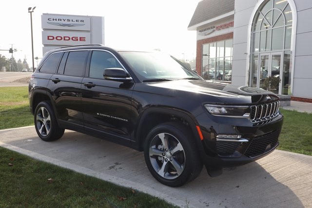 2025 Jeep Grand Cherokee Limited photo 3