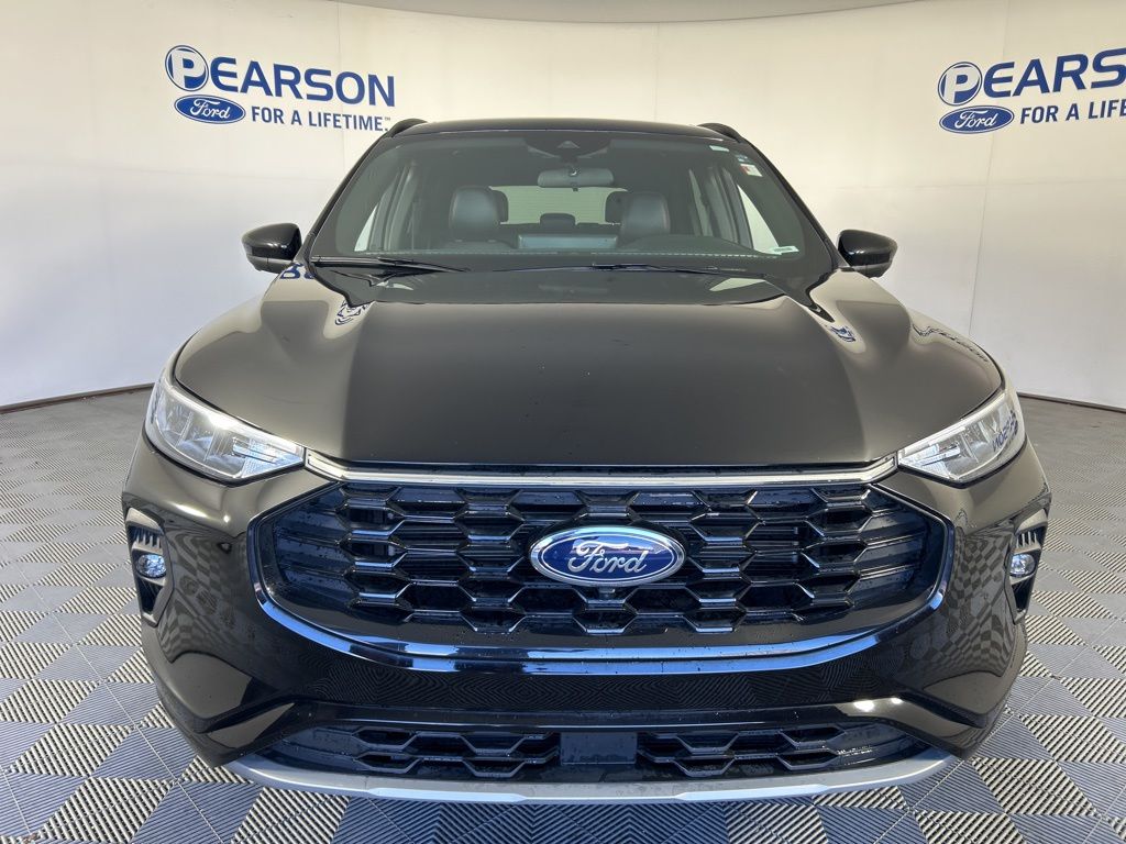 2023 Ford Escape ST-Line Select photo 2