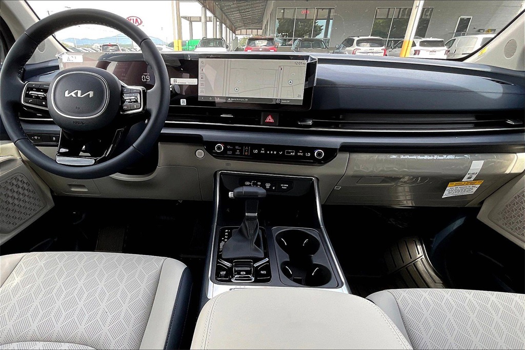 2026 Kia Carnival EX photo 3