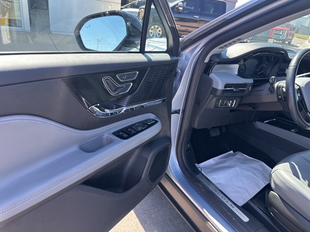 2022 Lincoln Corsair Standard photo 19