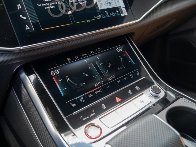 2024 Audi RS Q8 photo 25