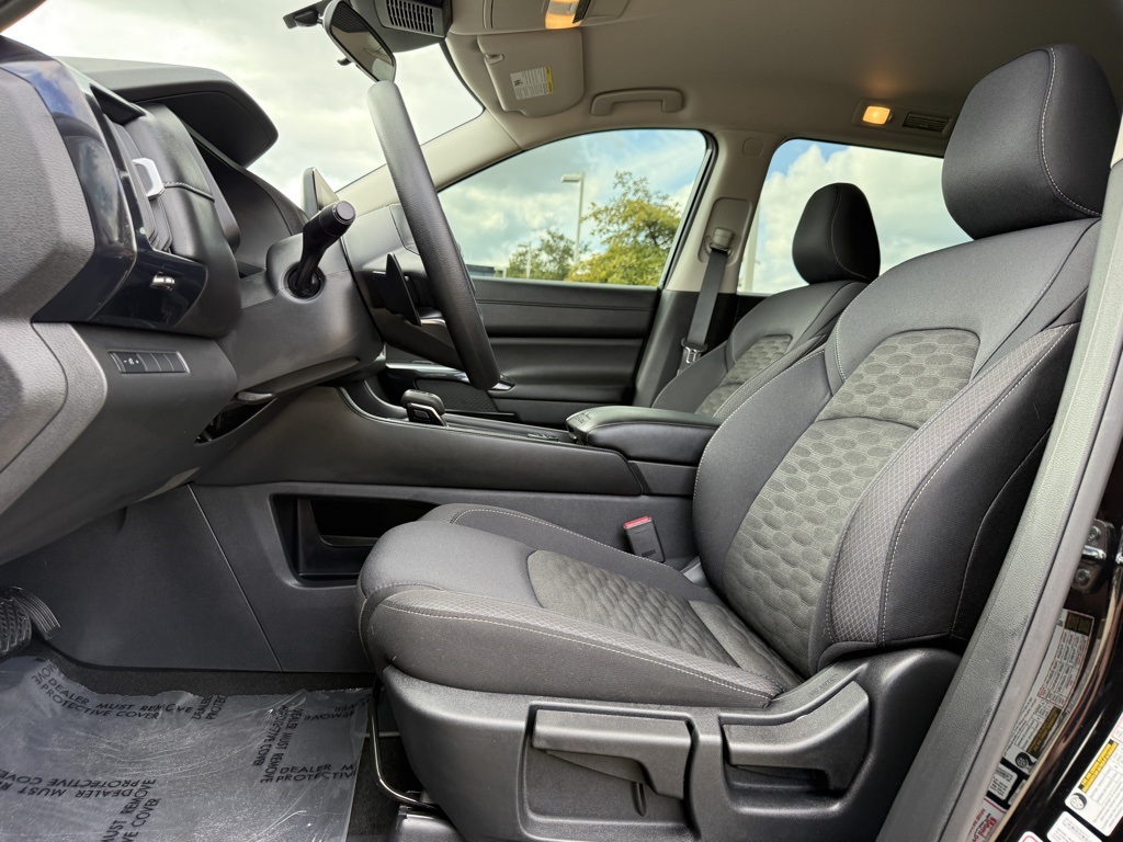 2025 Nissan Pathfinder S photo 17