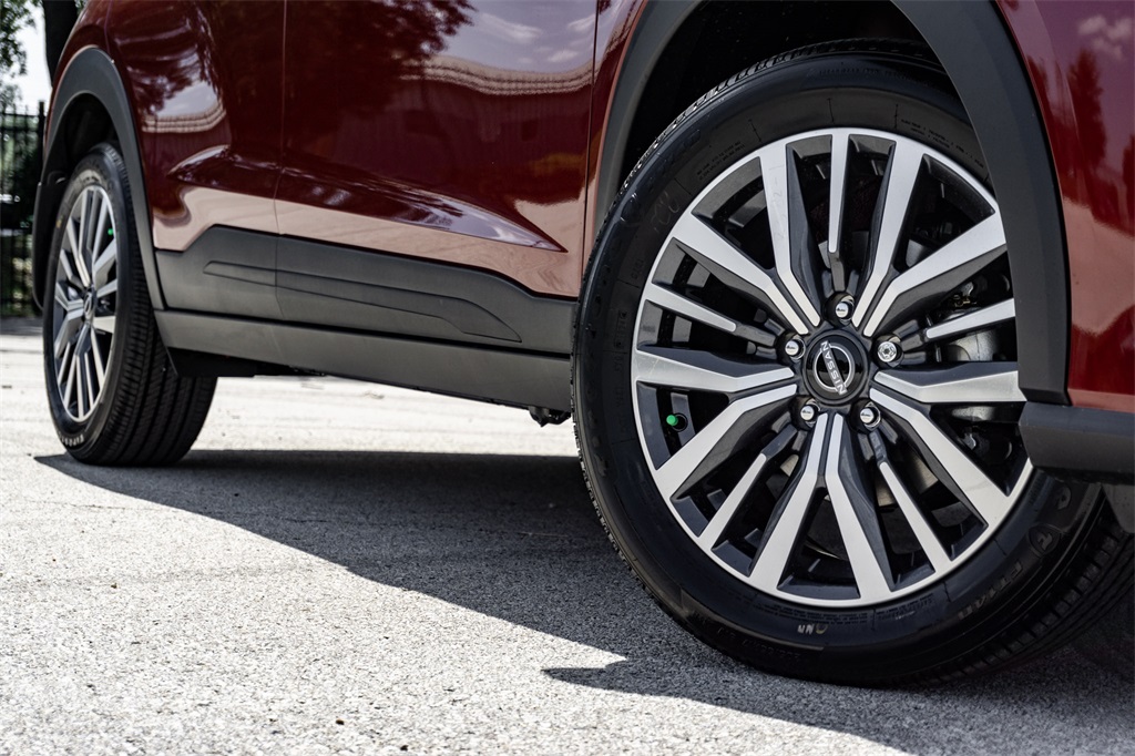 2024 Nissan Kicks SV photo 2