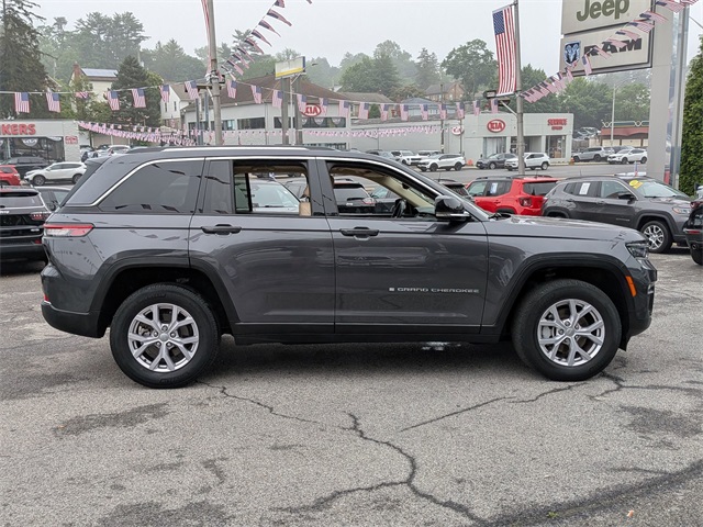 2022 Jeep Grand Cherokee Limited photo 4