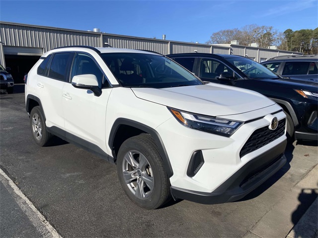 2024 Toyota RAV4 XLE's photo