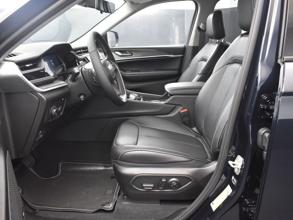 2023 Jeep Grand Cherokee 4xe photo 3