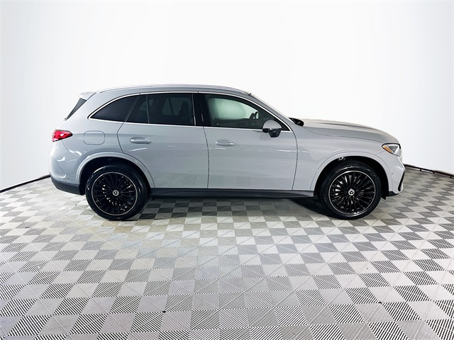 2026 Mercedes Benz GLC 300 photo 7