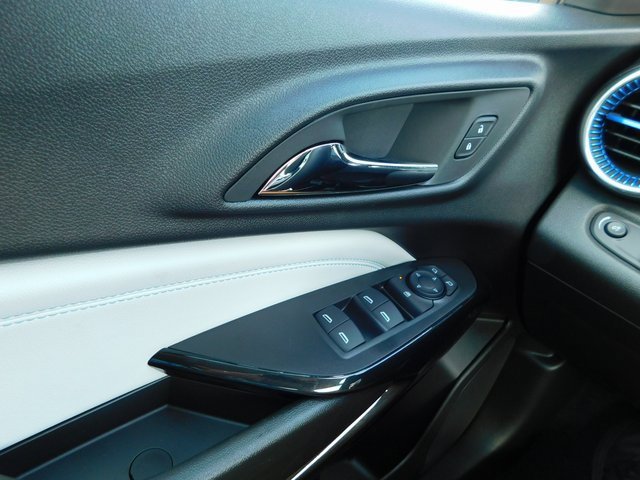 2025 Chevrolet Trax LT photo 22