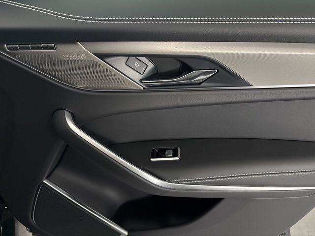2025 Jaguar F-PACE P400 R-Dynamic S photo 31