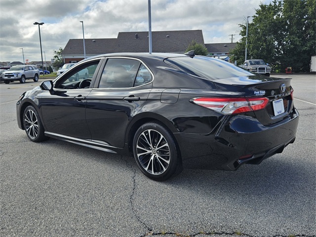 2020 Toyota Camry SE photo 9