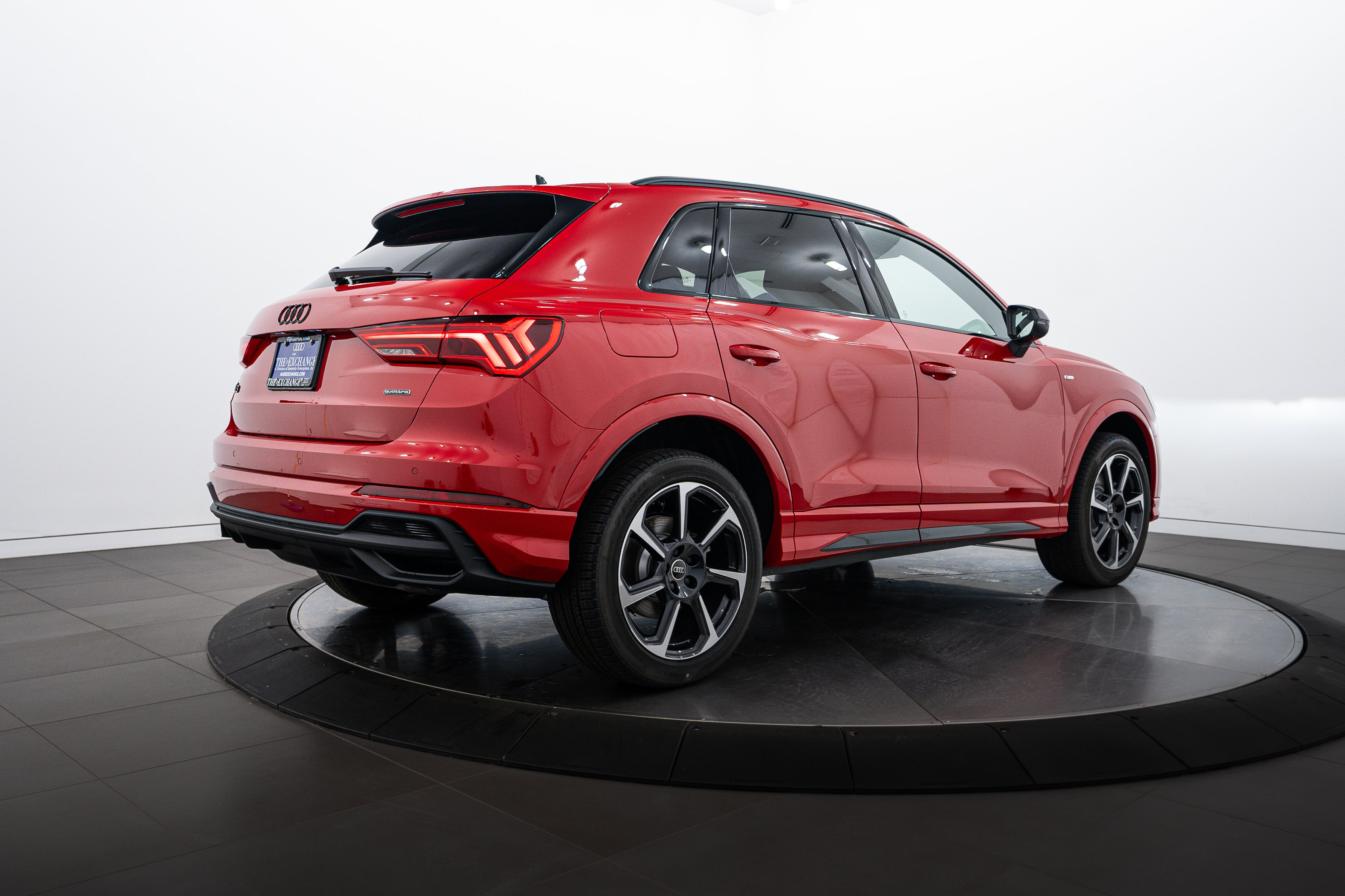 2025 Audi Q3 S line Premium Plus photo 4